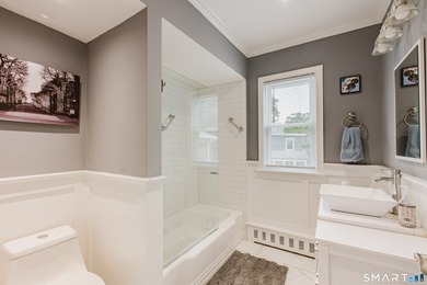 Unique Second-floor 3-Bed/2-Full Bath Townhome, the largest unit - photo 22