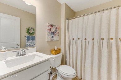 Beautifully maintained 3-bedroom, 2-bath duet-style home located - photo 22