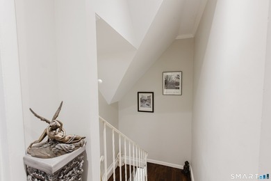 Unique Second-floor 3-Bed/2-Full Bath Townhome, the largest unit - photo 24