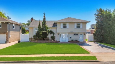 Charming Split-Level Gem in South Wantagh tucked away on a quiet - photo 24