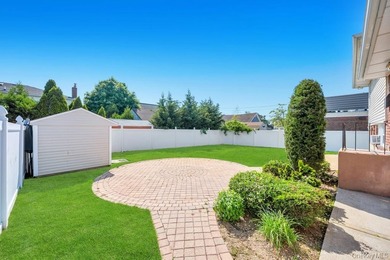 Charming Split-Level Gem in South Wantagh tucked away on a quiet - photo 25