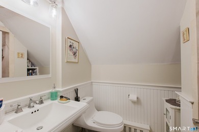 Unique Second-floor 3-Bed/2-Full Bath Townhome, the largest unit - photo 28