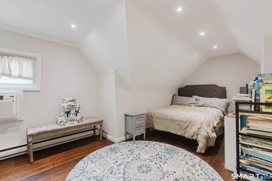 Unique Second-floor 3-Bed/2-Full Bath Townhome, the largest unit - photo 30