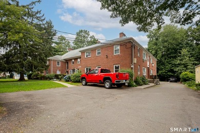 Unique Second-floor 3-Bed/2-Full Bath Townhome, the largest unit - photo 35