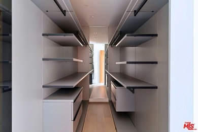 Perched above one of Silver Lake's most coveted corridors, this - photo 4