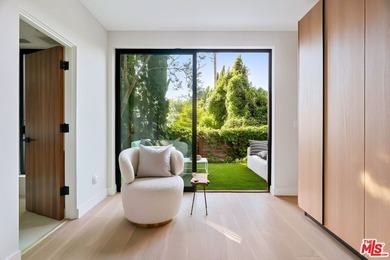 Perched above one of Silver Lake's most coveted corridors, this - photo 8