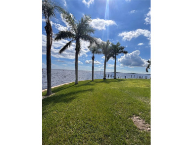 300 foot DIRECT HARBORFRONT property on a quiet cul-de-sac - photo 9