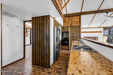 Searching for a real Caroll Ishee home on the beautiful