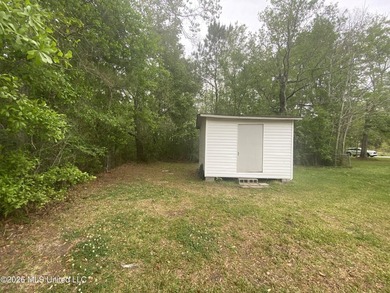Great first time home buyer! This 3 BR 1 bath , Has a large - photo 13