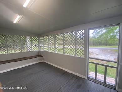 Great first time home buyer! This 3 BR 1 bath , Has a large - photo 16