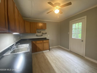 Great first time home buyer! This 3 BR 1 bath , Has a large - photo 20