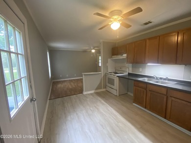 Great first time home buyer! This 3 BR 1 bath , Has a large - photo 21