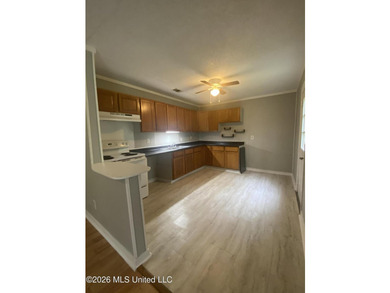 Great first time home buyer! This 3 BR 1 bath , Has a large - photo 22