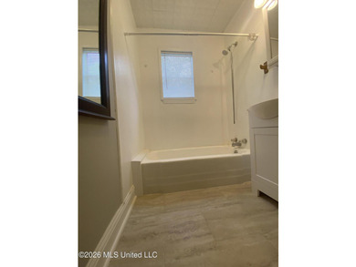 Great first time home buyer! This 3 BR 1 bath , Has a large - photo 26