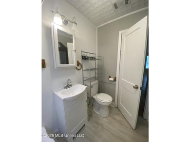 Great first time home buyer! This 3 BR 1 bath , Has a large - photo 27