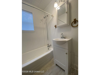 Great first time home buyer! This 3 BR 1 bath , Has a large - photo 28