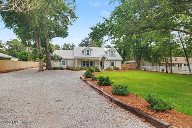 Private Resort-Style Retreat on just under an acre | Pool | - photo 4