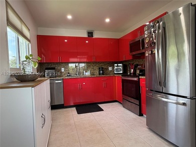 Beautifully renovated 2- bedroom, 2 bath, corner unit featuring - photo 2