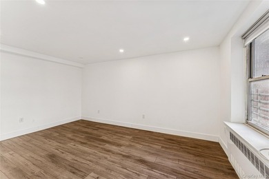 Elegant Forest Hills Living: Renovated Jr-4 Near Austin Street - photo 12