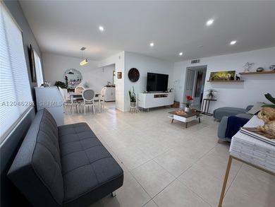 Beautifully renovated 2- bedroom, 2 bath, corner unit featuring - photo 3