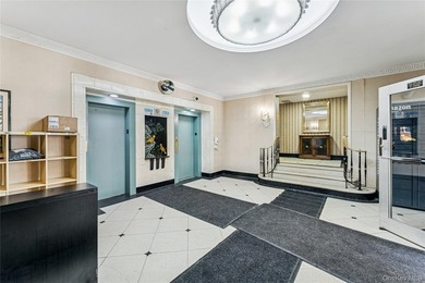 Elegant Forest Hills Living: Renovated Jr-4 Near Austin Street - photo 13