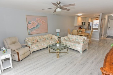 Adorable waterfront villa filled with natural light! This - photo 13