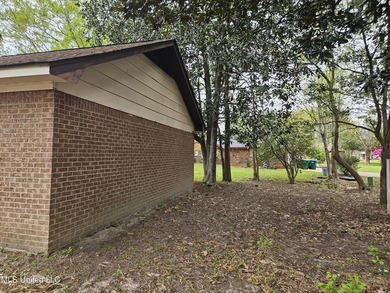 Well maintained brick home on a cul-de-sac just minutes from - photo 16