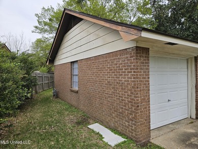 Well maintained brick home on a cul-de-sac just minutes from - photo 17