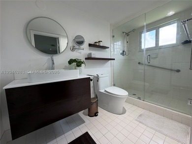 Beautifully renovated 2- bedroom, 2 bath, corner unit featuring - photo 8
