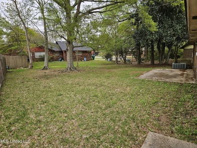 Well maintained brick home on a cul-de-sac just minutes from - photo 19