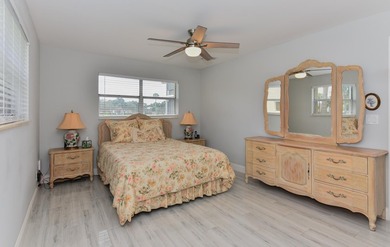 Adorable waterfront villa filled with natural light! This - photo 21