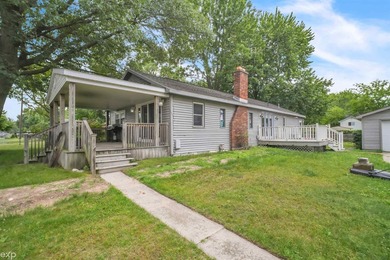 Welcome to this unique 3-bedroom, 1-bath raised ranch across - photo 23