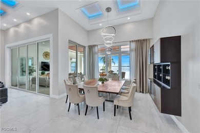 Spectacular Riverfront Estate: More than 1/2 acre lot (21,824sqf - photo 25
