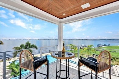 Spectacular Riverfront Estate: More than 1/2 acre lot (21,824sqf - photo 49
