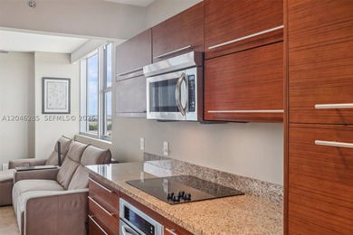 Rarely available 23rd-floor corner residence with 3 bedrooms, 3 - photo 7