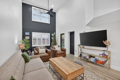 RARELY AVAILABLE and beautifully updated, 3- bed, 2- bath - photo 7