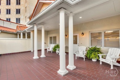 This thoughtfully updated waterfront townhome boasts 1998 sf of - photo 4