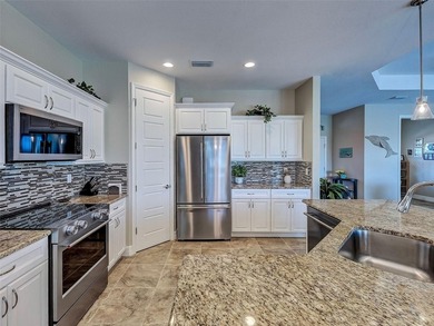 Stunning 2018 built absolutely immaculate WATERFRONT 3 bedroom - photo 10