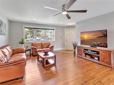Beautiful condo in Tiverton, close to Fall River shopping & - photo 12