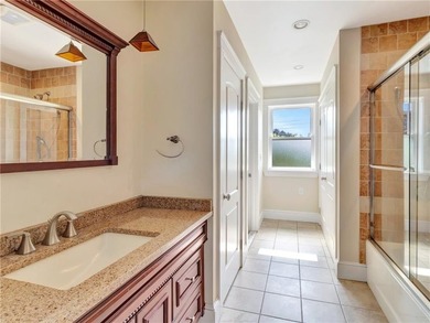 Beautiful condo in Tiverton, close to Fall River shopping & - photo 18
