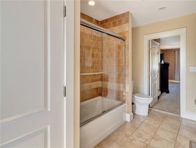 Beautiful condo in Tiverton, close to Fall River shopping & - photo 19