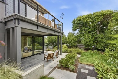 An inspiring, contemporary masterpiece. This custom built home - photo 2