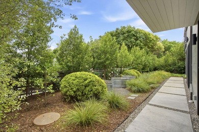 An inspiring, contemporary masterpiece. This custom built home - photo 5