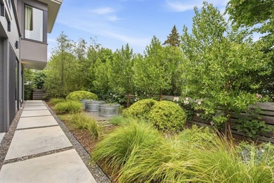 An inspiring, contemporary masterpiece. This custom built home - photo 8