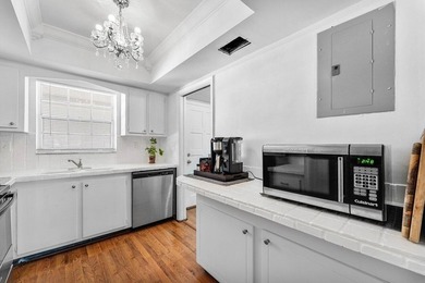 Top floor corner unit with panoramic views of the golf course - photo 6