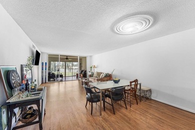 Top floor corner unit with panoramic views of the golf course - photo 10