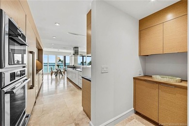 Chic 3rd floor condo in Sailfish Point offers an exceptional - photo 12