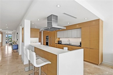 Chic 3rd floor condo in Sailfish Point offers an exceptional - photo 15
