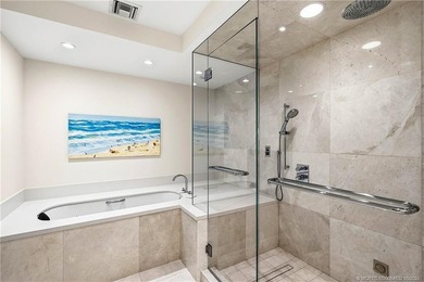 Chic 3rd floor condo in Sailfish Point offers an exceptional - photo 27
