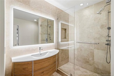 Chic 3rd floor condo in Sailfish Point offers an exceptional - photo 35